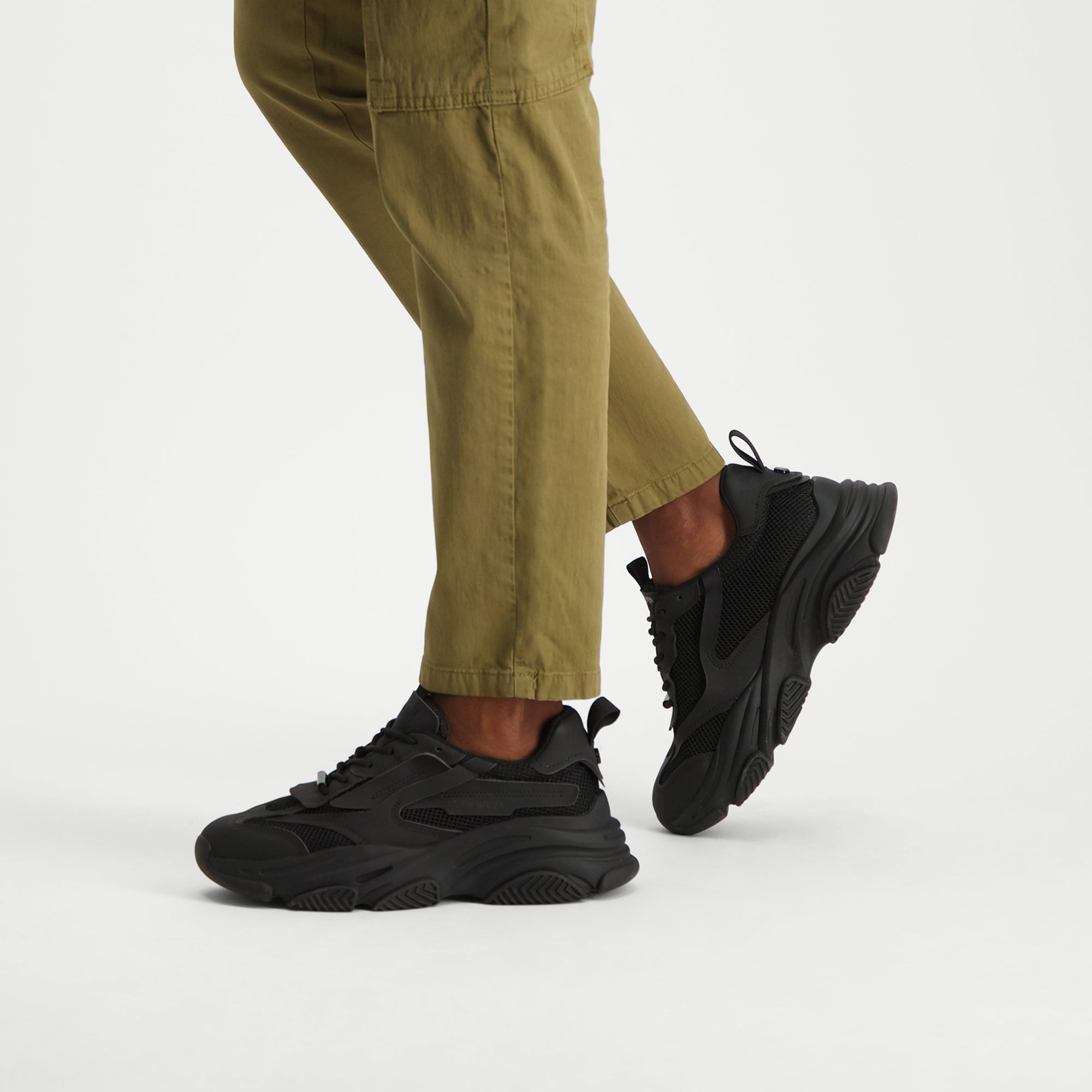 Sneakers Possess BLACK